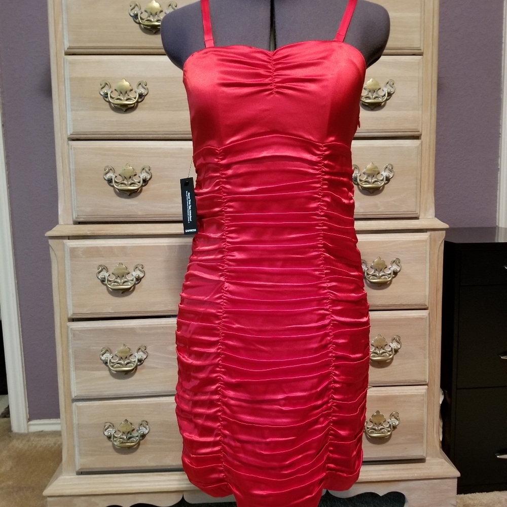 Express Red Strapless Accordion Style Above Knee Size 2